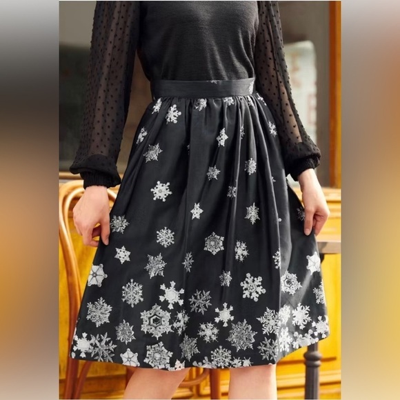 Modcloth Dresses & Skirts - NWT MODCLOTH FALLING FOR WINTER A-LINE SKIRT BLACK/SILVER SNOWFLAKES Sz. 6